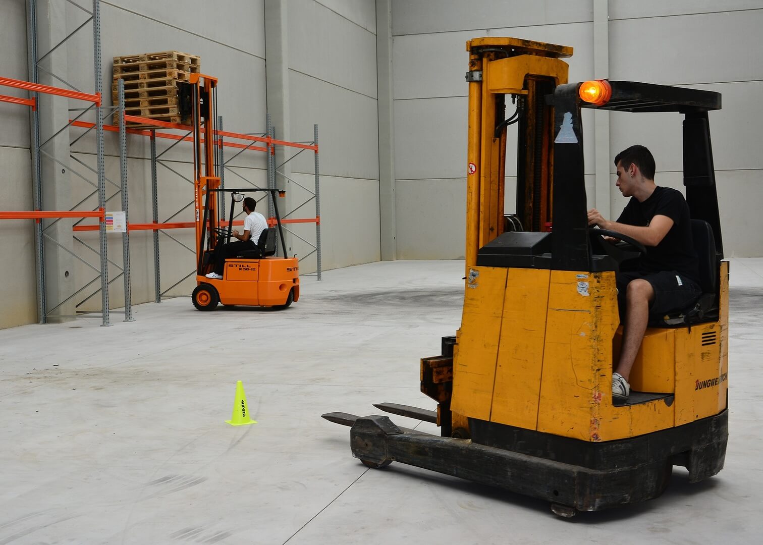 floor-driving-truck-vehicle-training-machinery-820857-pxhere.com